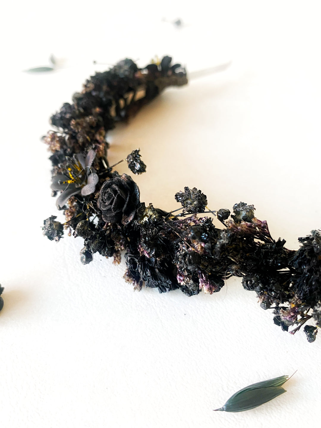 Zartes schwarzes Blumen-Stirnband | Schwarze Kollektion