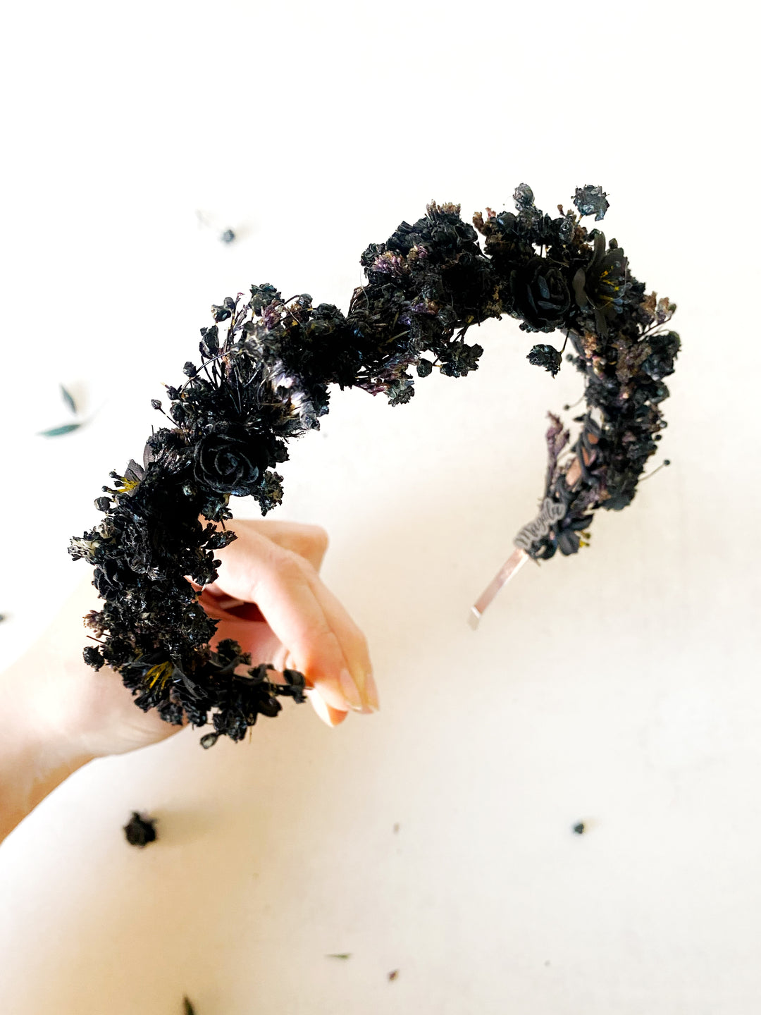 Zartes schwarzes Blumen-Stirnband | Schwarze Kollektion