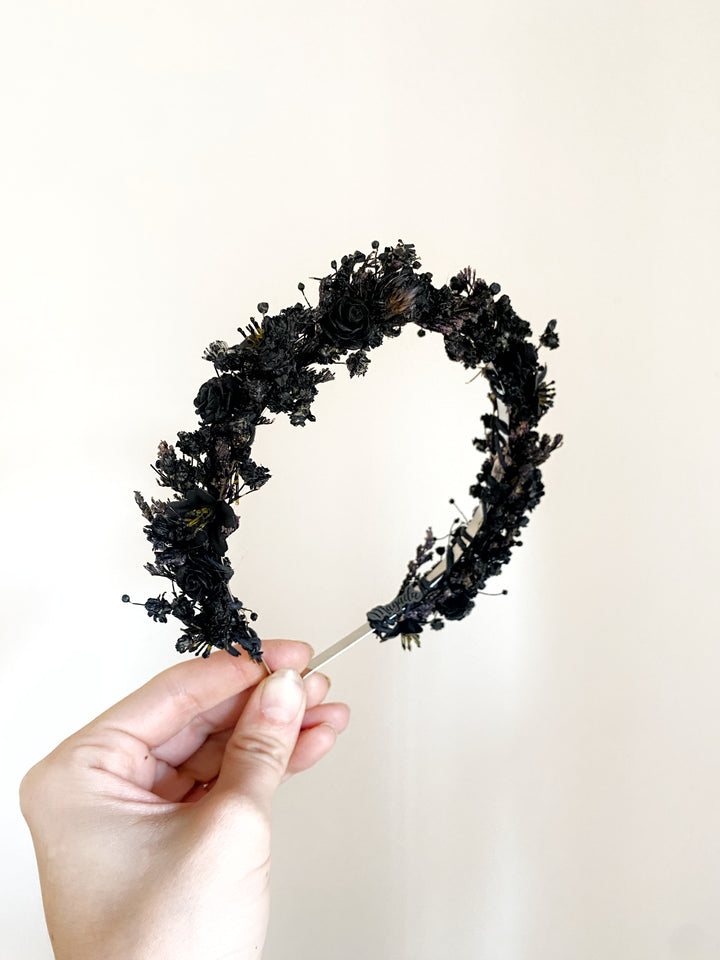 Zartes schwarzes Blumen-Stirnband | Schwarze Kollektion