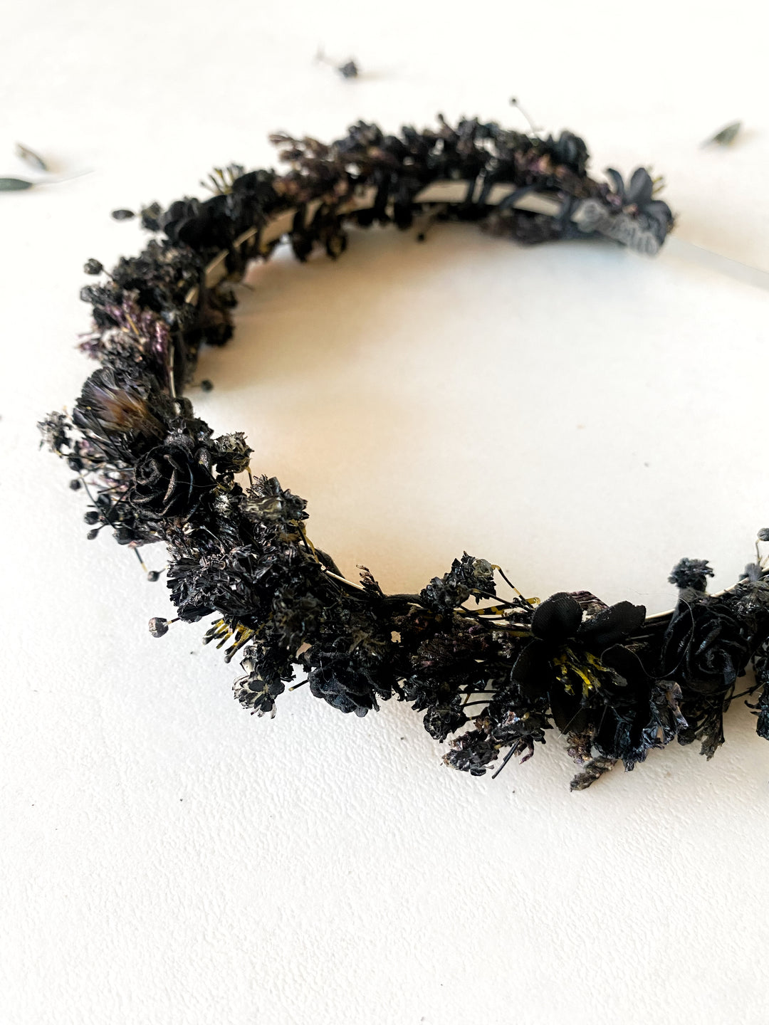 Zartes schwarzes Blumen-Stirnband | Schwarze Kollektion