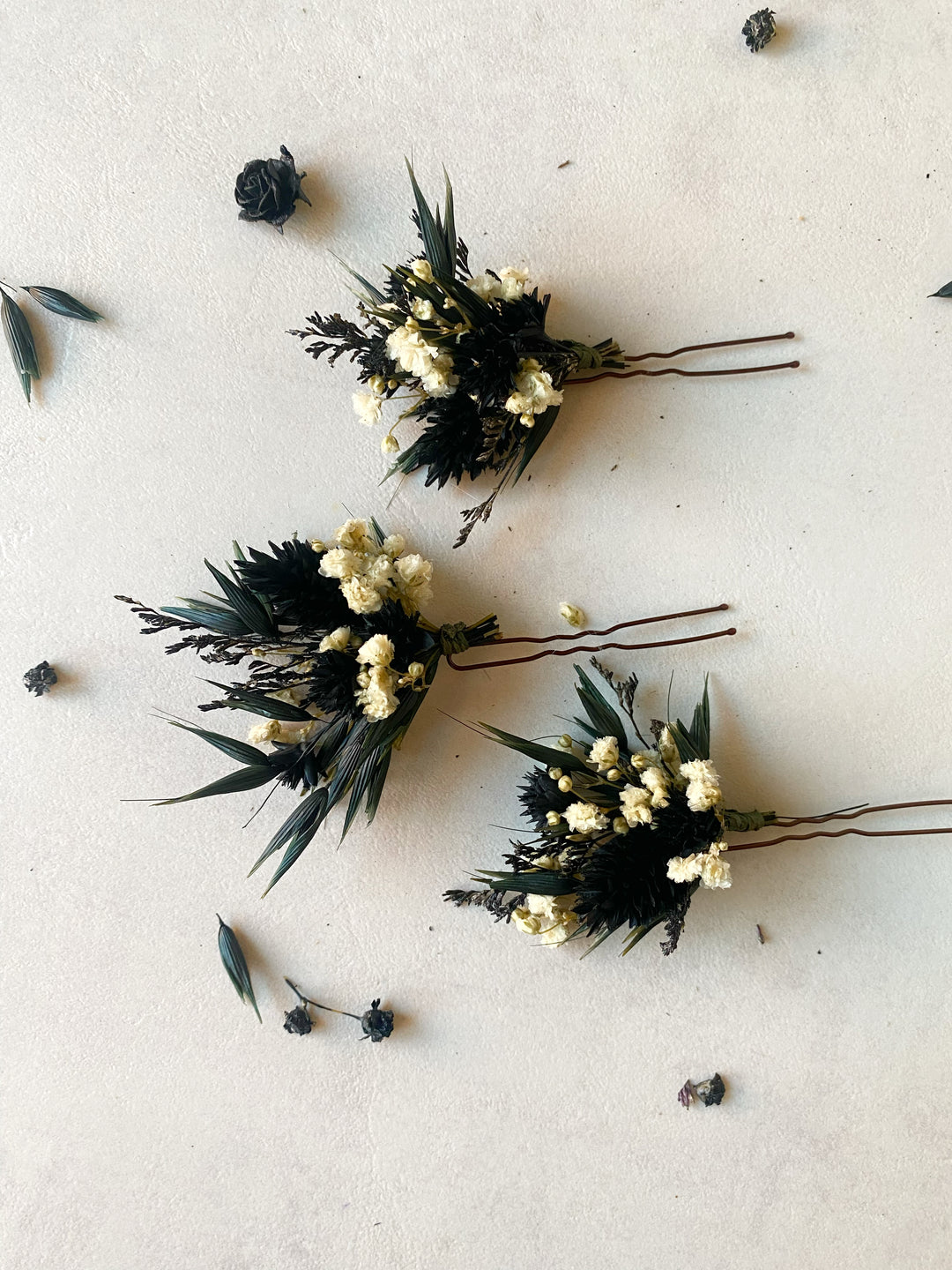 Natürliche schwarz-weiße Blumen-Haarnadeln | Black Collection