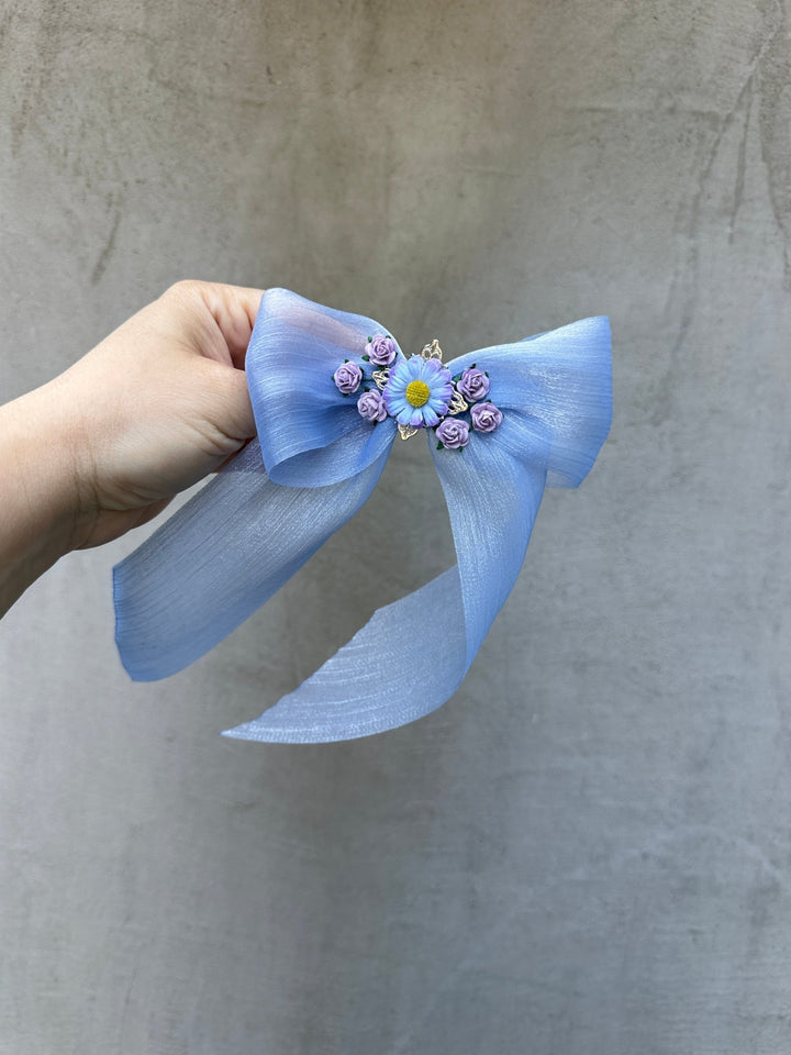 Blue Floral Bow Hair Clip with Daisies – Romantic Wedding Hair Bow, Something Blue Bridal Hair Accessory – handmade floral hair accessory by magaela