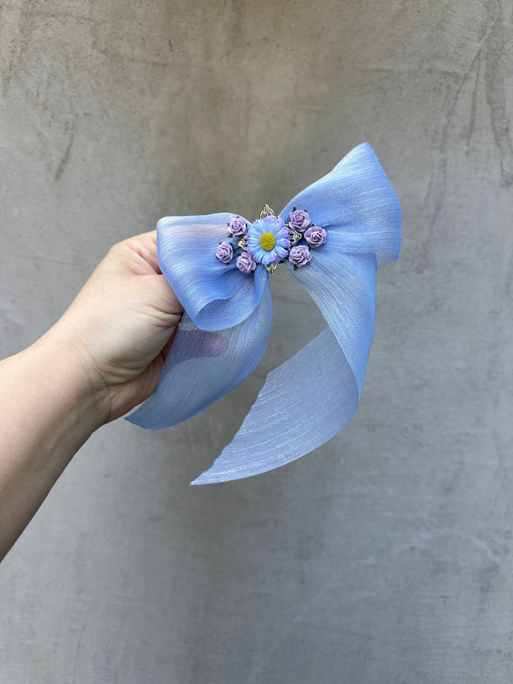 Blue Floral Bow Hair Clip with Daisies – Romantic Wedding Hair Bow, Something Blue Bridal Hair Accessory – handmade floral hair accessory by magaela