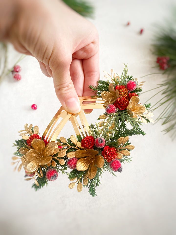 Red and Gold Christmas Snap Clip | Roses and Frosted Berries