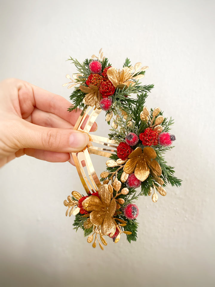 Red and Gold Christmas Snap Clip | Roses and Frosted Berries