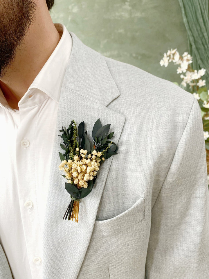 Greenery Wedding Boutonniere Natural Baby's Breath Groom Accessory – handmade floral hair accessory by magaela