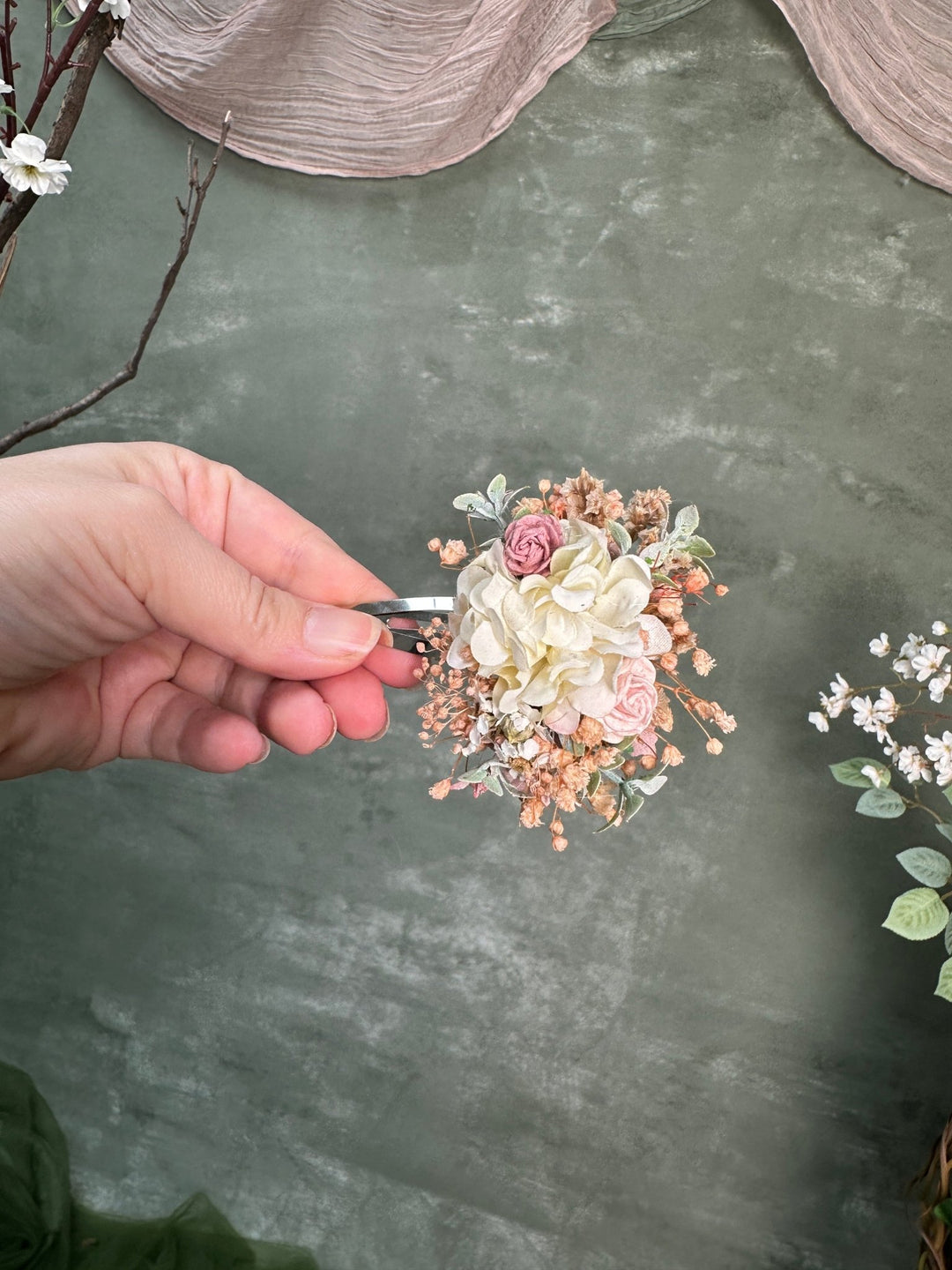 Floral Hair Clip with White/Pink Flowers and Preserved Gypsophila – handmade floral hair accessory by magaela