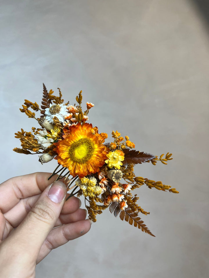 Terracotta Dried Flower Hair Comb | Fall Rustic Wedding – handmade floral hair accessory by magaela
