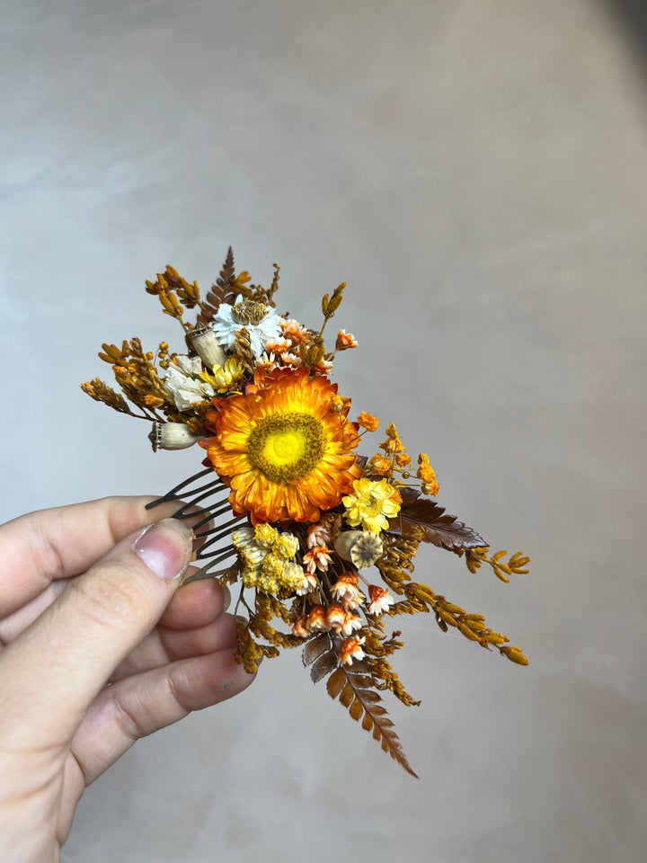Terracotta Dried Flower Hair Comb | Fall Rustic Wedding – handmade floral hair accessory by magaela