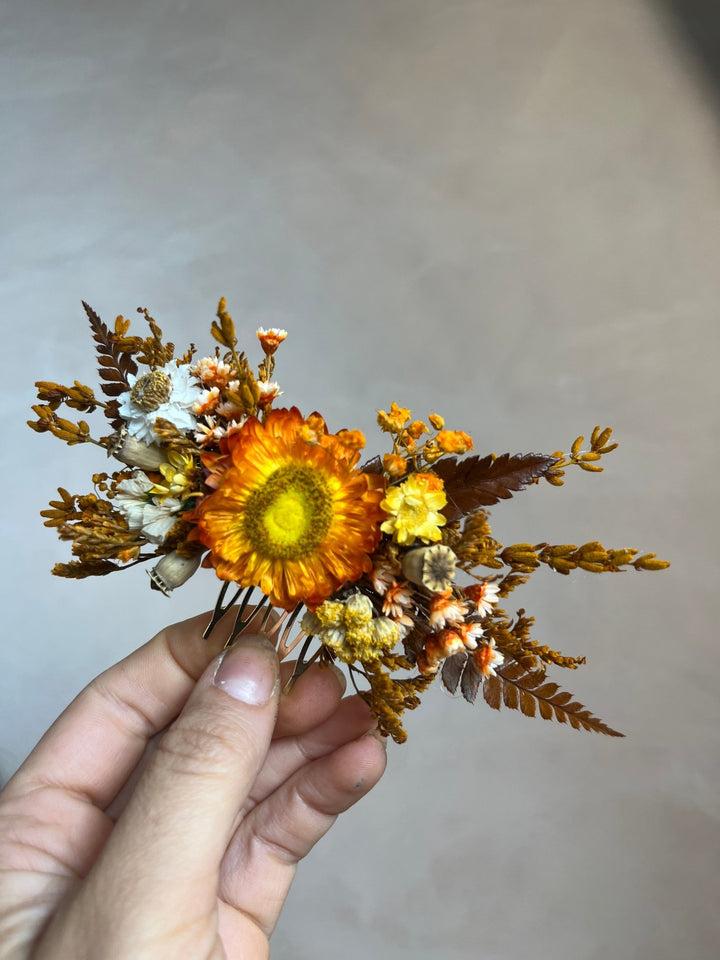 Terracotta Dried Flower Hair Comb | Fall Rustic Wedding – handmade floral hair accessory by magaela