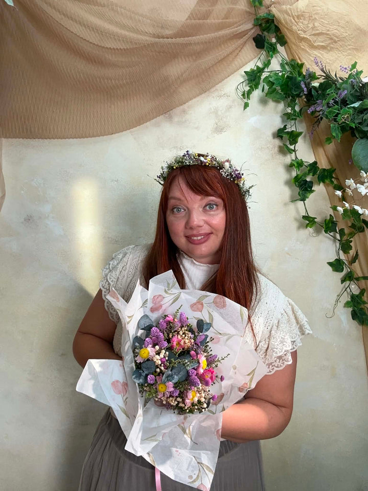 Mini Flower Bouquet: Pastel Teacher Gift with Daisies and Wildflowers – handmade floral hair accessory by magaela