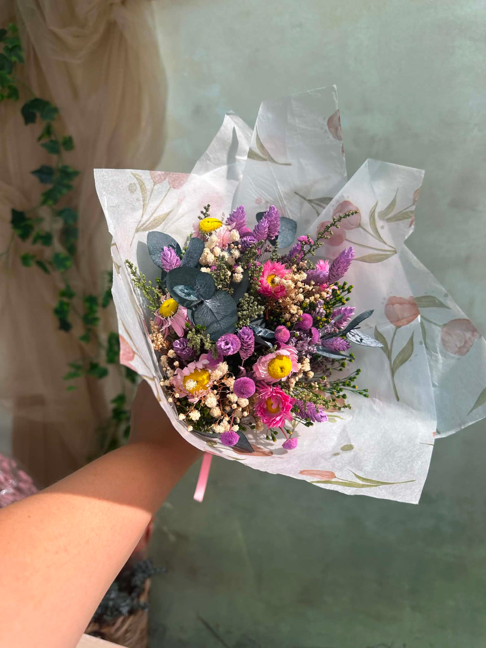 Mini Flower Bouquet: Pastel Teacher Gift with Daisies and Wildflowers – handmade floral hair accessory by magaela