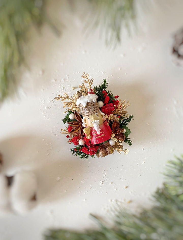 Nutcracker Christmas Brooch | Star Anise and Golden Leaves – handmade floral hair accessory by magaela