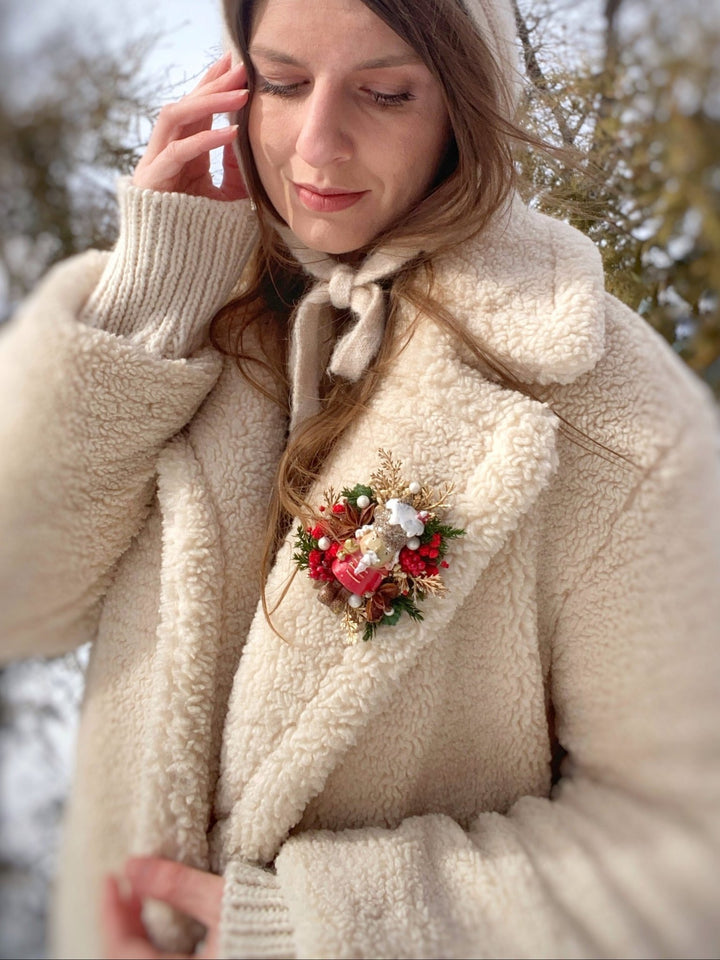 Nutcracker Christmas Brooch | Star Anise and Golden Leaves – handmade floral hair accessory by magaela