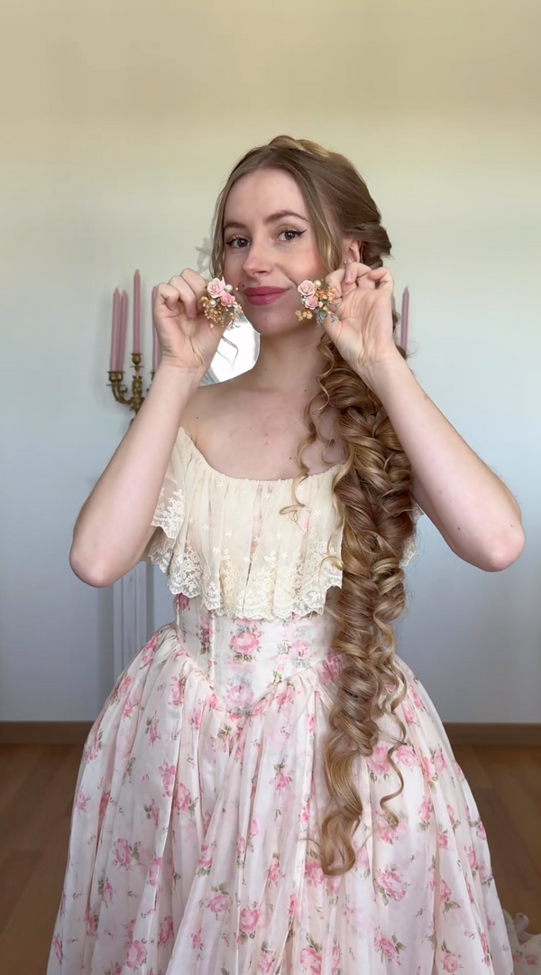 Secure the braid with an elastic band at the end. You can add earrings matching the belt. :)