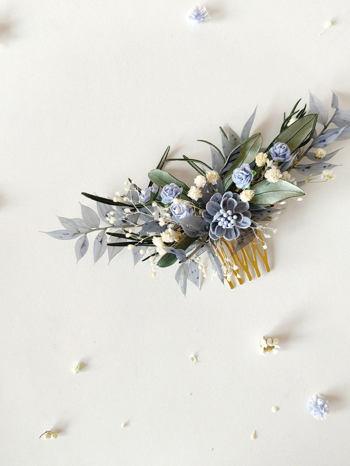 Baby Blue Flower Bridal Hair Comb: Romantic Greenery Hairpiece – handmade floral hair accessory by magaela