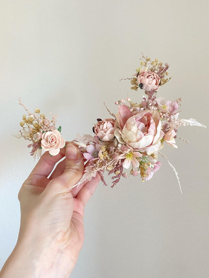 Boho Wedding Hair Vine: Blush Flower Veil, Cottagecore Bridal Hairstyle – handmade floral hair accessory by magaela