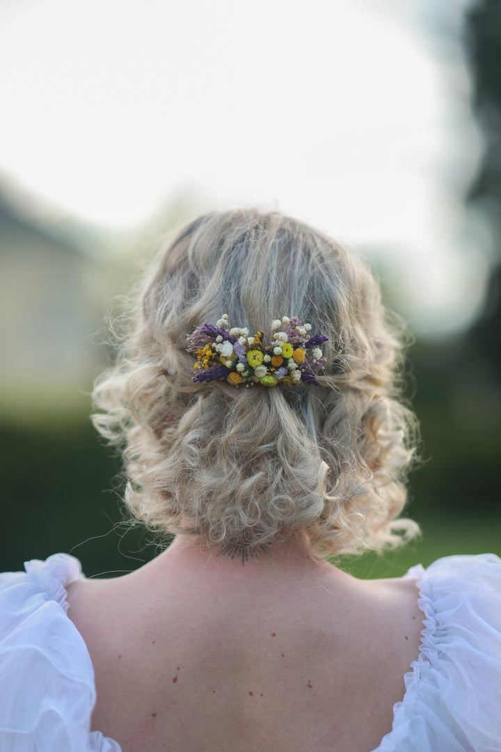 Wildflower Meadow Bridal Hair Comb with Lavender, Billy Buttons and Preserved Botanicals – handmade floral hair accessory by magaela