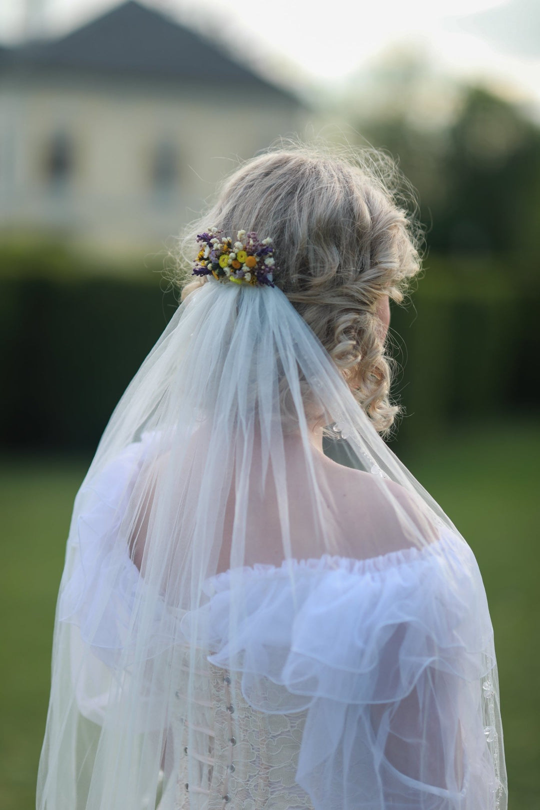 Wildflower Meadow Bridal Hair Comb with Lavender, Billy Buttons and Preserved Botanicals – handmade floral hair accessory by magaela