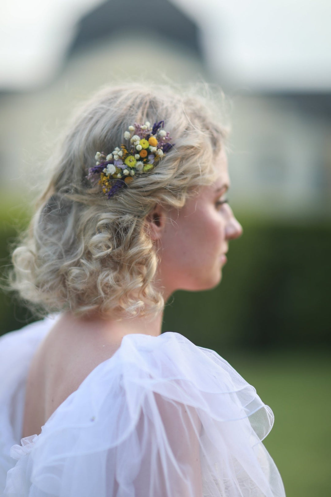Wildflower Meadow Bridal Hair Comb with Lavender, Billy Buttons and Preserved Botanicals – handmade floral hair accessory by magaela