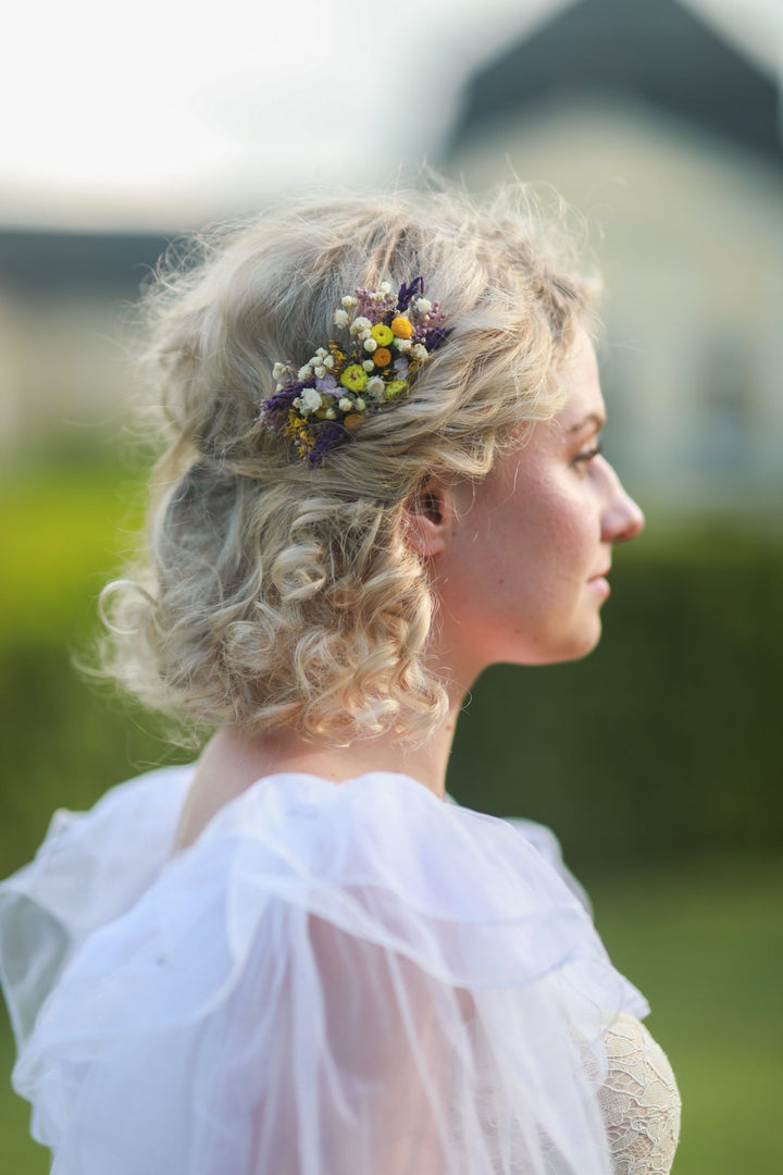 Wildflower Meadow Bridal Hair Comb with Lavender, Billy Buttons and Preserved Botanicals – handmade floral hair accessory by magaela