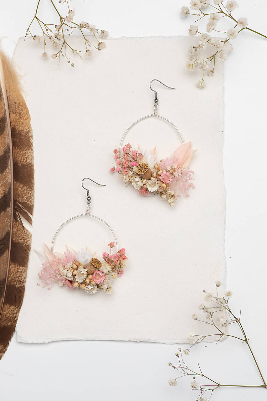 Romantisches rosa-cremefarbenes Blumenhaarband: Braut-Haarschmuck im Cottagecore-Stil