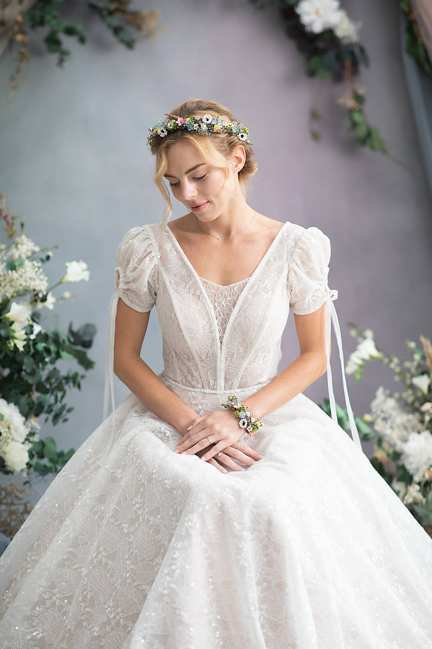 Wildflower Wedding Set – Half Crown, Hair Comb, Hairpins, Bracelet and Boutonnieres in Pastel Colors – handmade floral hair accessory by magaela