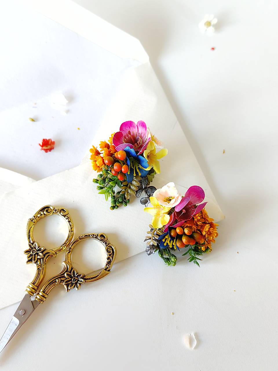 Colorful Meadow Flower Hair Comb: Boho Bridal Hairpiece – handmade floral hair accessory by magaela