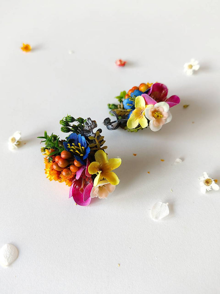 Colorful Meadow Flower Hair Comb: Boho Bridal Hairpiece – handmade floral hair accessory by magaela