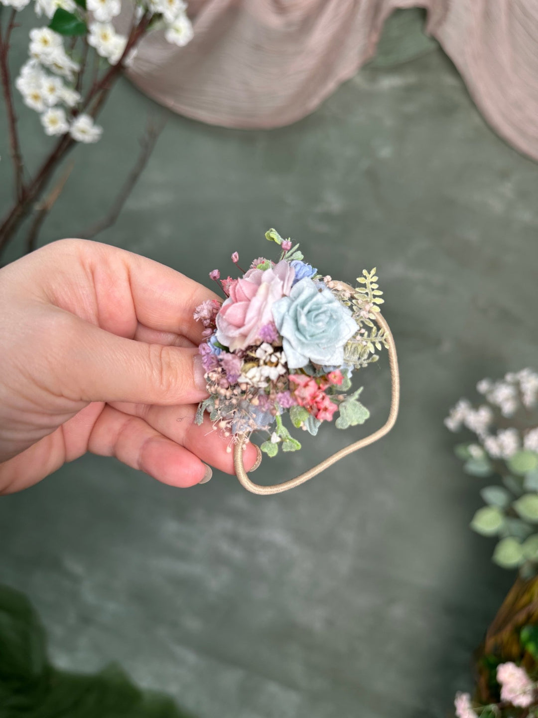 Pastel Rose Hair Tie with Roses and Baby´s Breath – handmade floral hair accessory by magaela