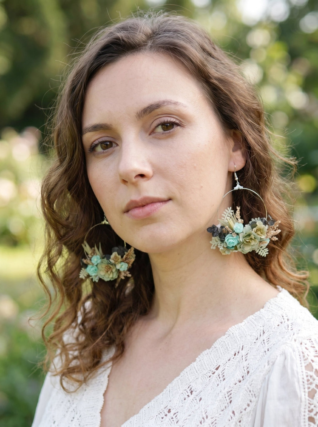 Green Flower Circle Earrings: Boho Wedding Jewelry – handmade floral hair accessory by magaela