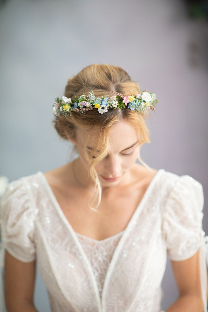 Meadow Flower Hair Comb & Pins: Wildflowers Anemone Bridal Headpiece, Wedding accessories to decorate hairstyle – handmade floral hair accessory by magaela