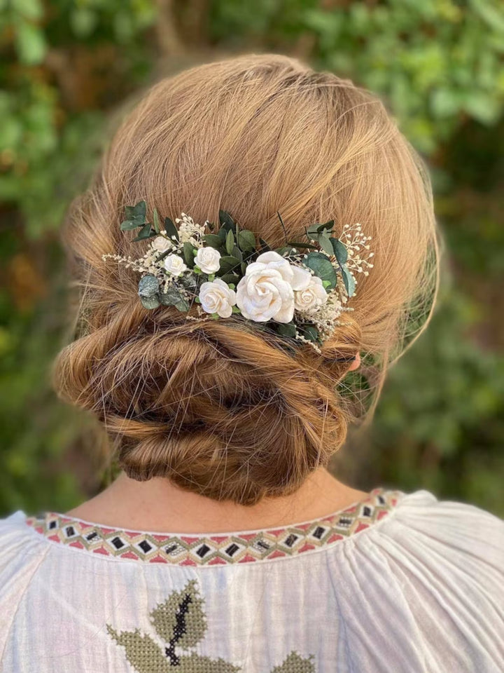Weiß-grünes Eukalyptus-Brautset – Brautstrauß, Brautjungfernsträuße, Haarkämme, Anstecker, Blumenkränze, Stirnband, Armband und Gürtel