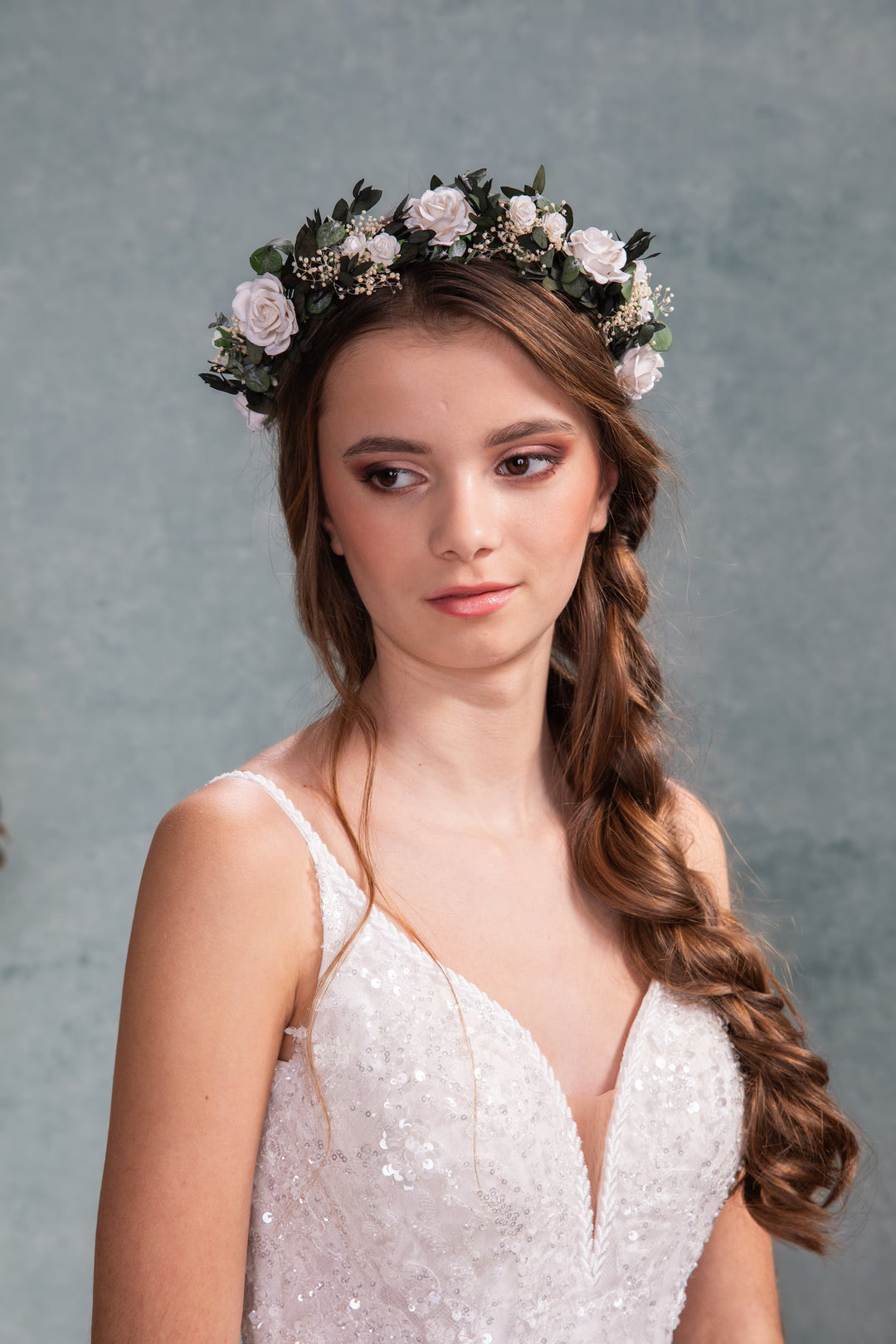 Weiß-grünes Eukalyptus-Brautset – Brautstrauß, Brautjungfernsträuße, Haarkämme, Anstecker, Blumenkränze, Stirnband, Armband und Gürtel