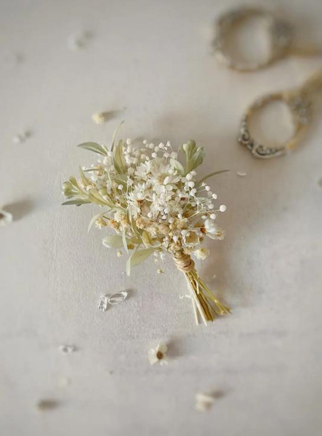 Pearl White Baby’s Breath Hair Comb – Romantic Bridal Hair Accessory for Elegant Wedding Updos