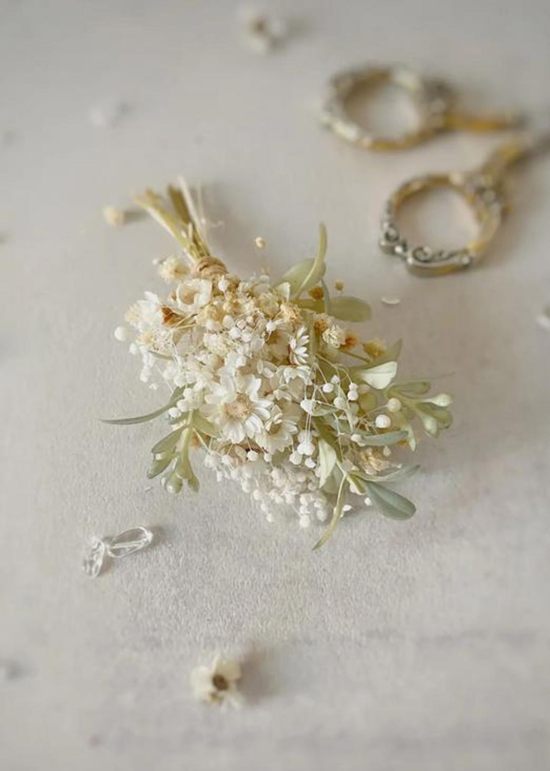 Pearl White Baby’s Breath Hair Comb – Romantic Bridal Hair Accessory for Elegant Wedding Updos