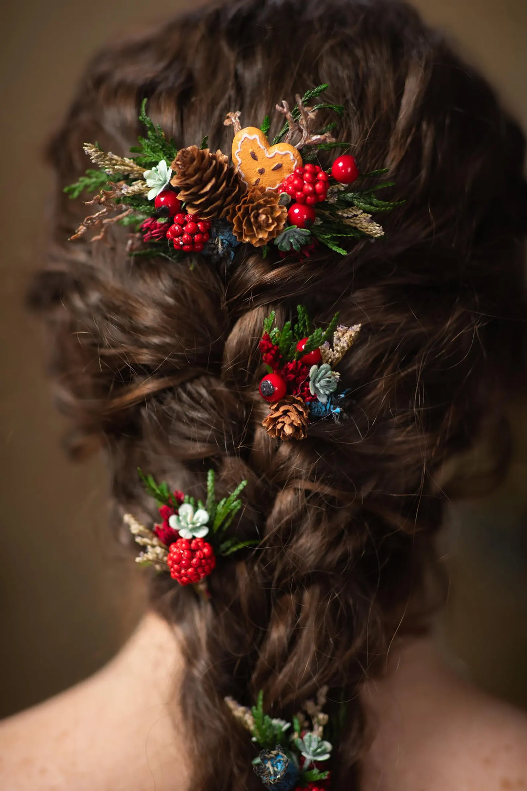 Christmas Comb & Pins Set – Gingerbread Holiday Accessories for Braids | Winter Wedding Hairpiece – handmade floral hair accessory by magaela