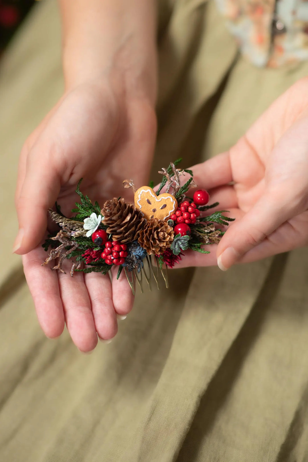Christmas Comb & Pins Set – Gingerbread Holiday Accessories for Braids | Winter Wedding Hairpiece – handmade floral hair accessory by magaela
