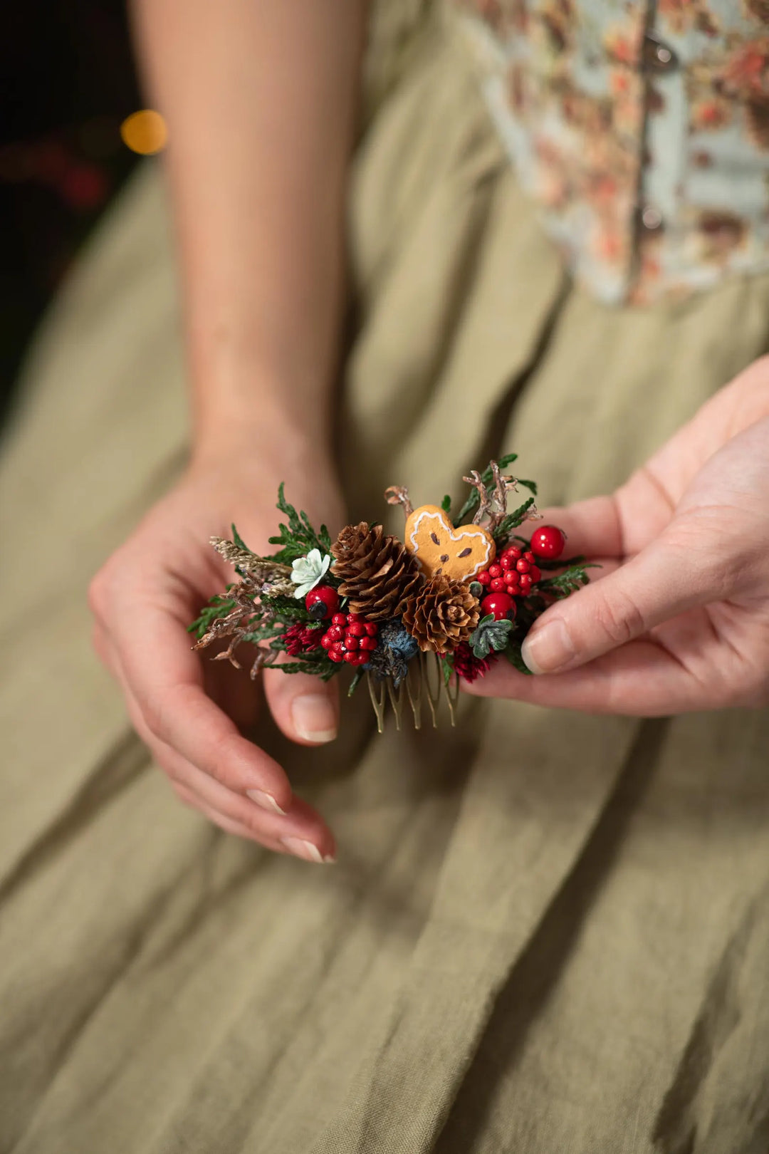 Christmas Comb & Pins Set – Gingerbread Holiday Accessories for Braids | Winter Wedding Hairpiece – handmade floral hair accessory by magaela