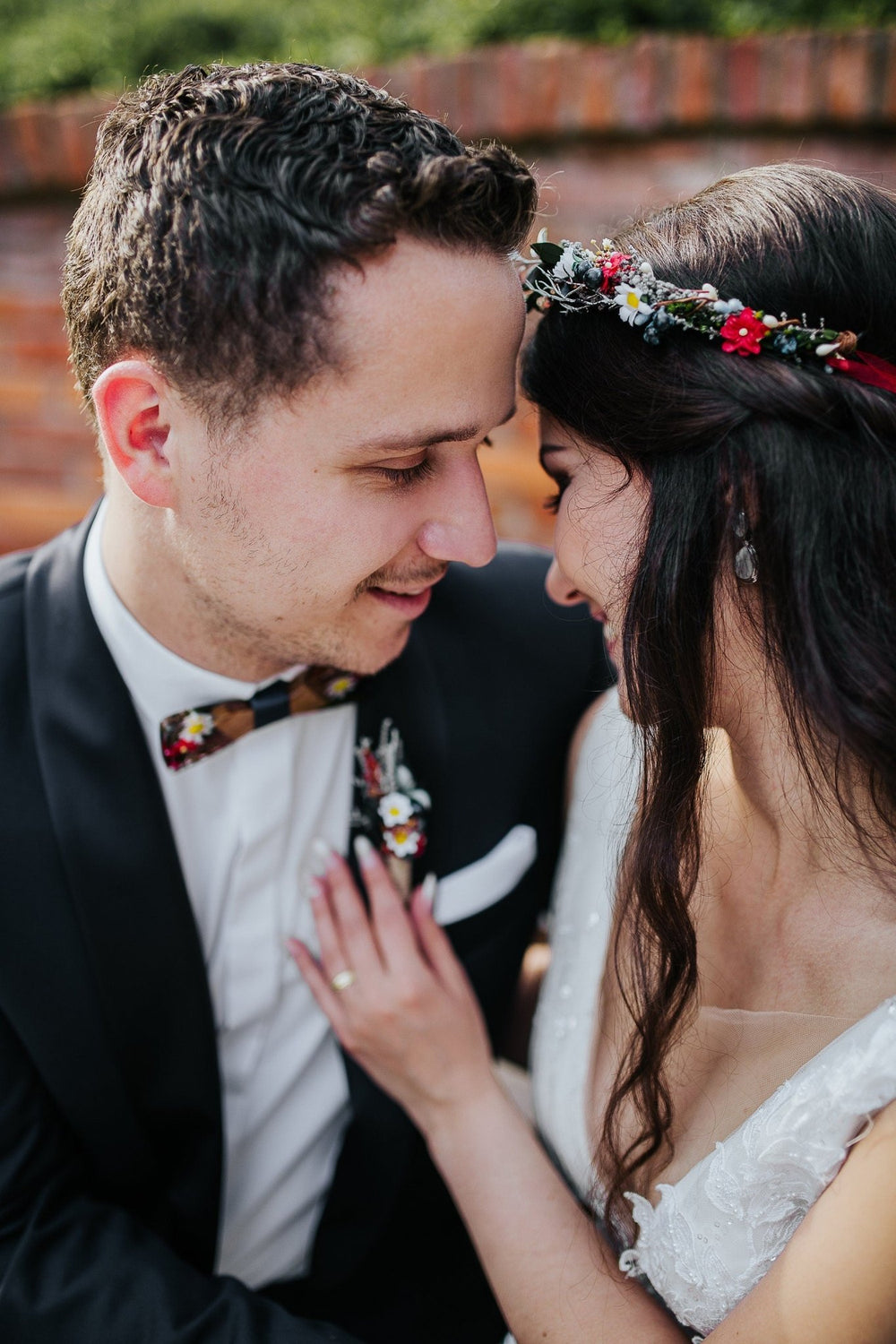Floral Wooden Bow Tie: Folk Style Resin Wedding Accessory – handmade floral hair accessory by magaela