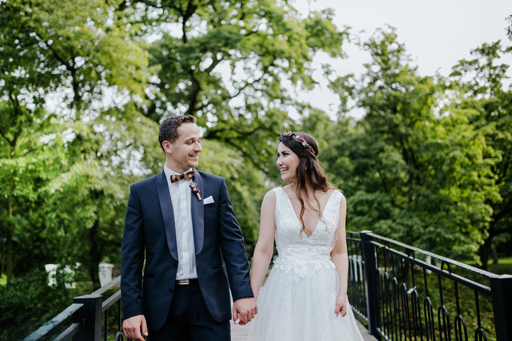 Floral Wooden Bow Tie: Folk Style Resin Wedding Accessory – handmade floral hair accessory by magaela
