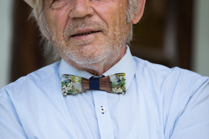 Floral Wooden Bow Tie: Handmade Groom's Accessory – handmade floral hair accessory by magaela