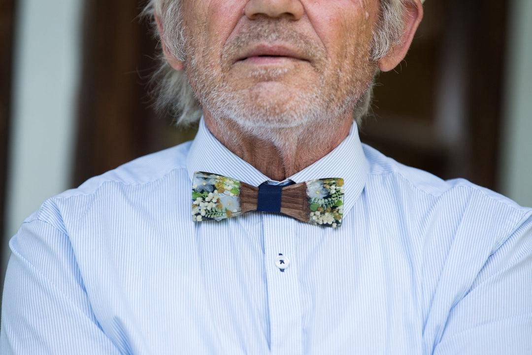 Floral Wooden Bow Tie: Handmade Groom's Accessory – handmade floral hair accessory by magaela