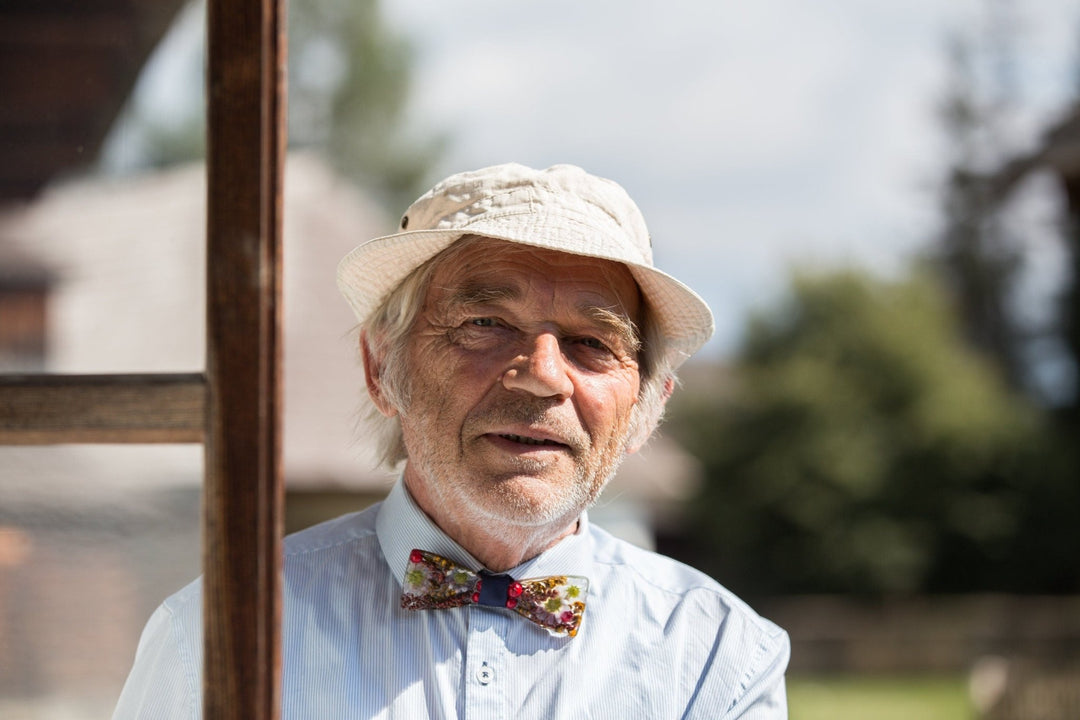 3D Wooden Flower Bow Tie: Handmade Resin Wedding Accessory – handmade floral hair accessory by magaela