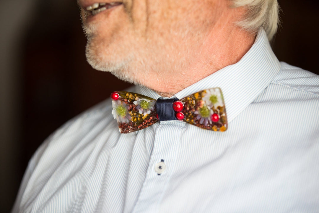 3D Wooden Flower Bow Tie: Handmade Resin Wedding Accessory – handmade floral hair accessory by magaela