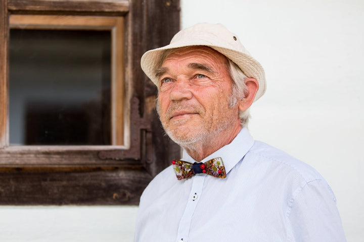3D Wooden Flower Bow Tie: Handmade Resin Wedding Accessory – handmade floral hair accessory by magaela
