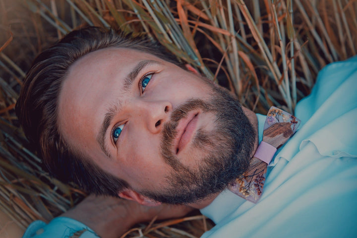 Floral Resin Wooden Bow Tie: Romantic Wedding Accessory – handmade floral hair accessory by magaela