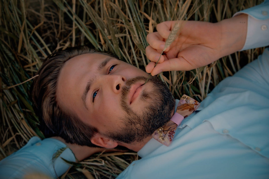 Floral Resin Wooden Bow Tie: Romantic Wedding Accessory – handmade floral hair accessory by magaela