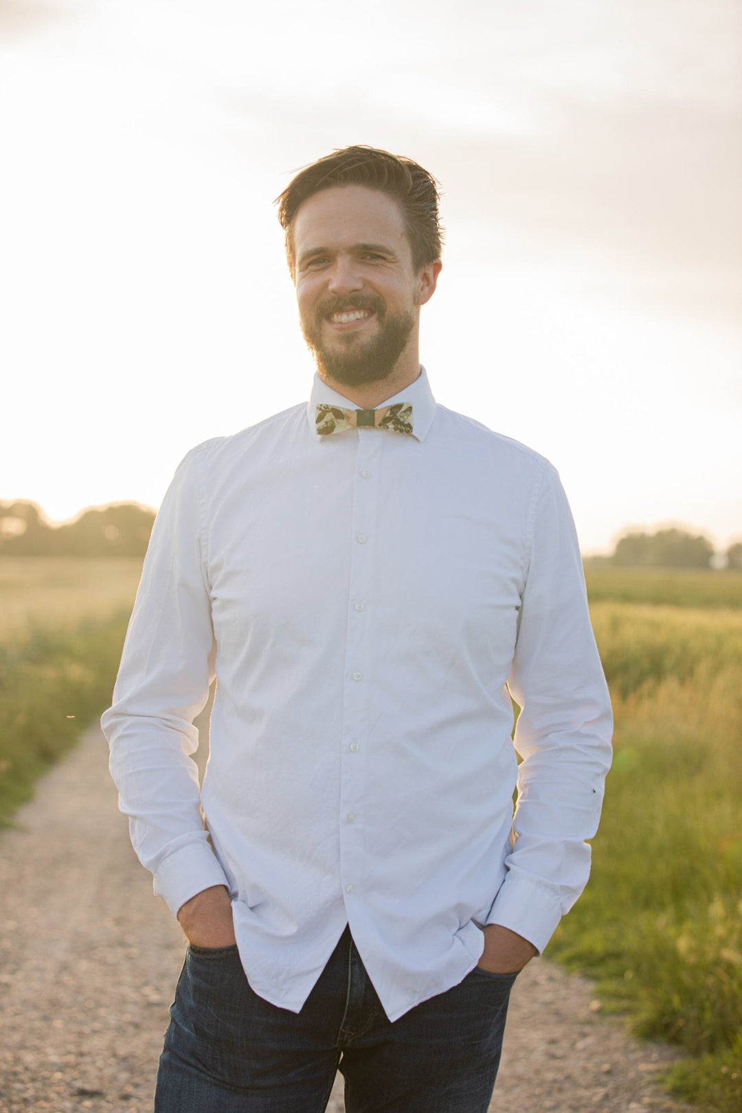 Floral Resin Wooden Bow Tie: Green & White Wedding Accessory – handmade floral hair accessory by magaela