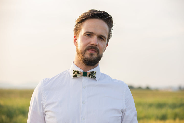Floral Resin Wooden Bow Tie: Green & White Wedding Accessory – handmade floral hair accessory by magaela